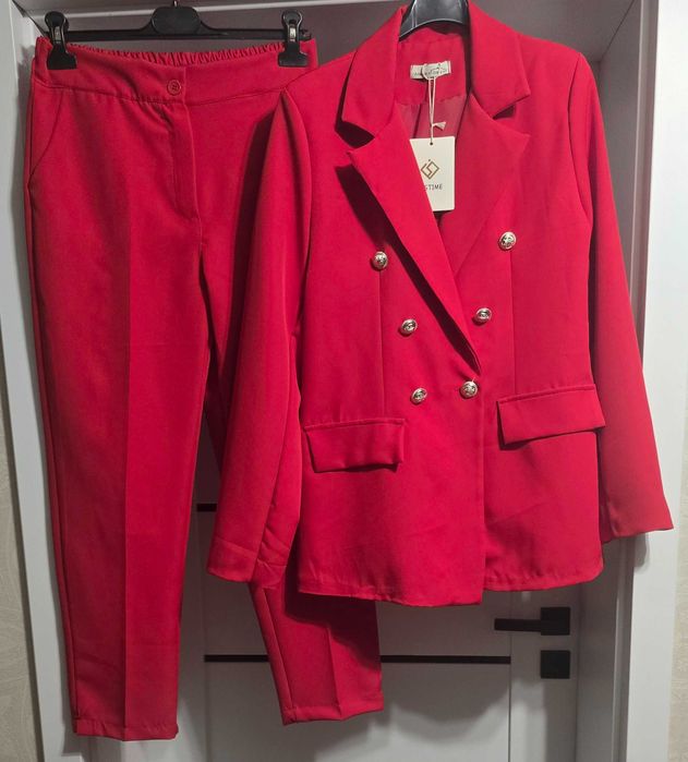 GARNITUR damski przepiękna czerwień super elegancki piękny krój