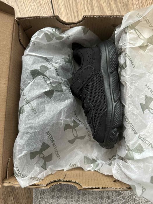 Under Armour Nowe Buty Dziecięce r. 21 rzepy BLACK Assert 10 AC