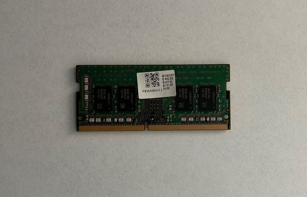 Módulo de memória RAM DDR4 com capacidade de 8 GB e formato SO-DIMM.