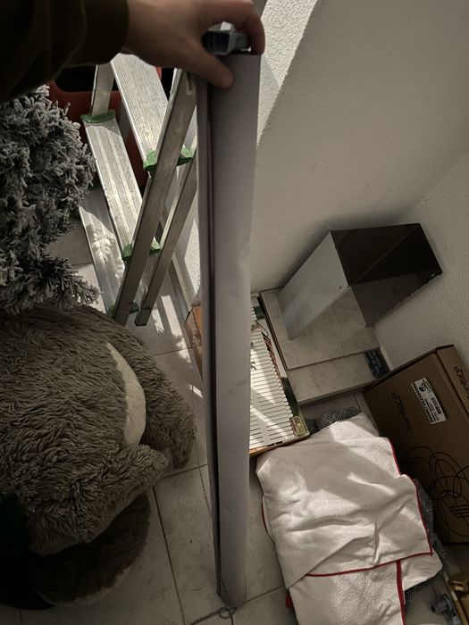 Cortinas de janeira amarela e cinza