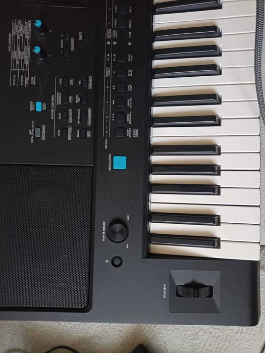 Keyboard Yamaha psr E473 + futerał