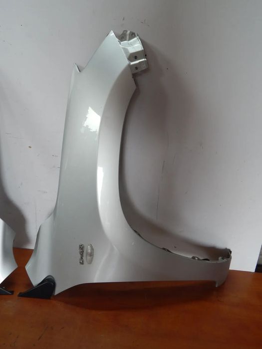 Błotnik przód Toyota RAV4 rav-4 III 06-12 srebrny 1F7 Łuków części