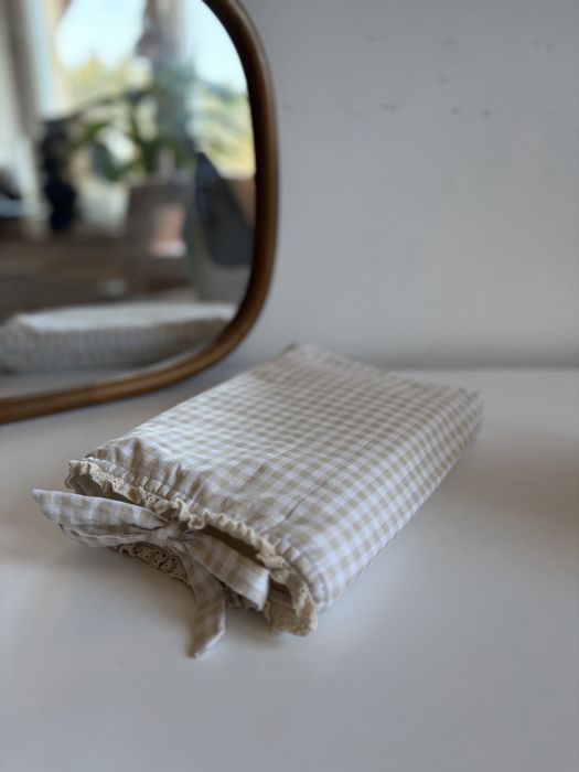 handmade case na książke w kratke z koronka