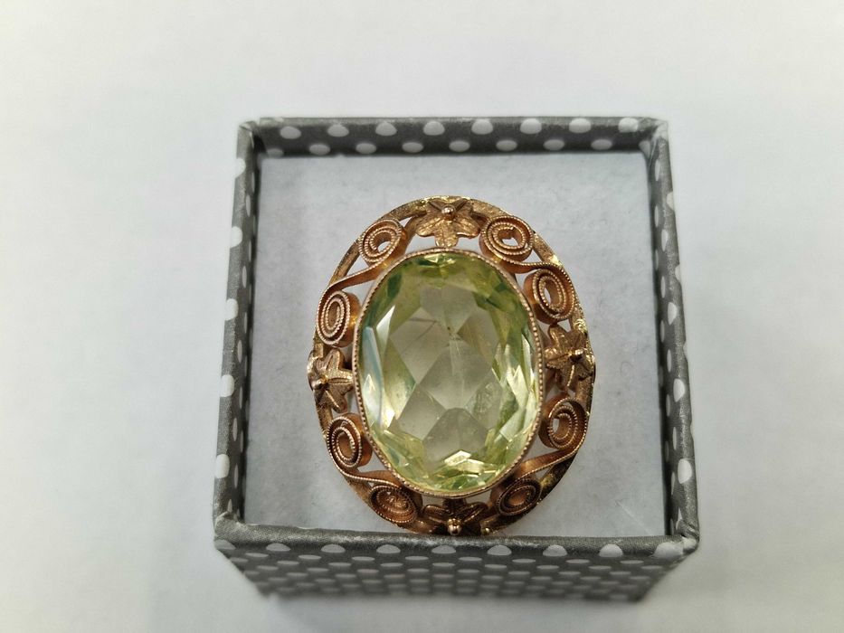 Złoty pierścionek/ 585/ 11.43 gram/ R15.5/ Chryzolit/ praca ręczna