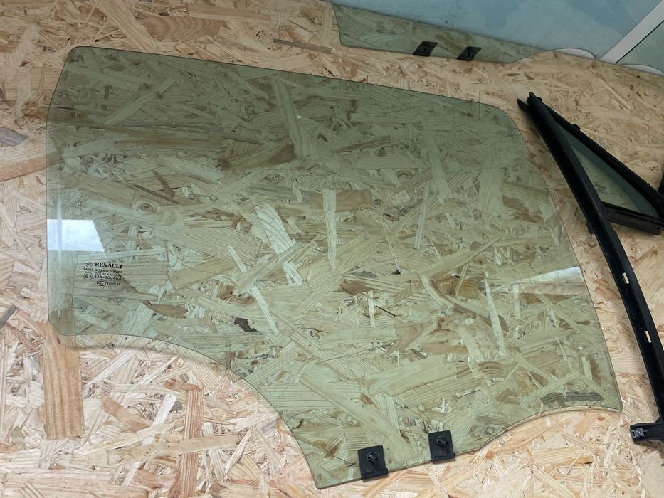 Скло дверей Renault Zoe стекло двери Рено Зое скло ляди стекло кришки