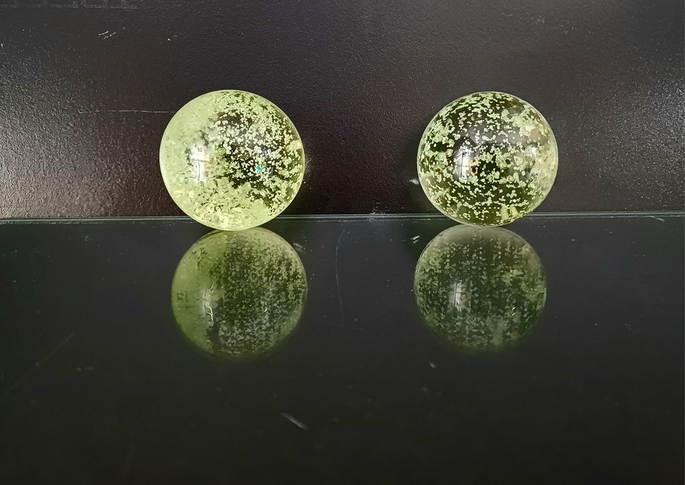 Szklane kule - fluorescencyjne - nie uranowe - 2 szt