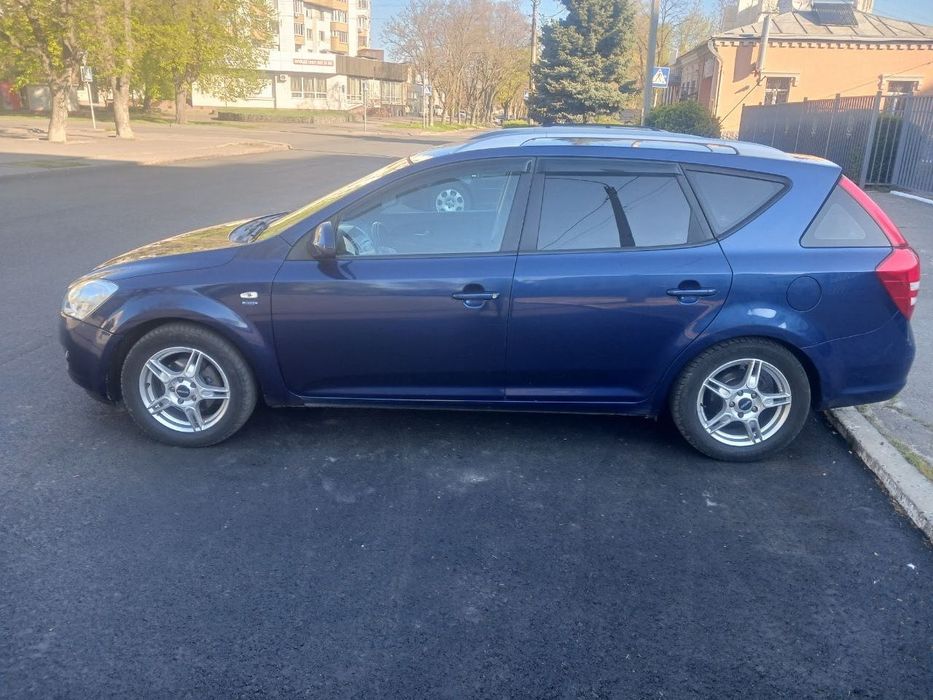Продам машину Kia Ceed 2008