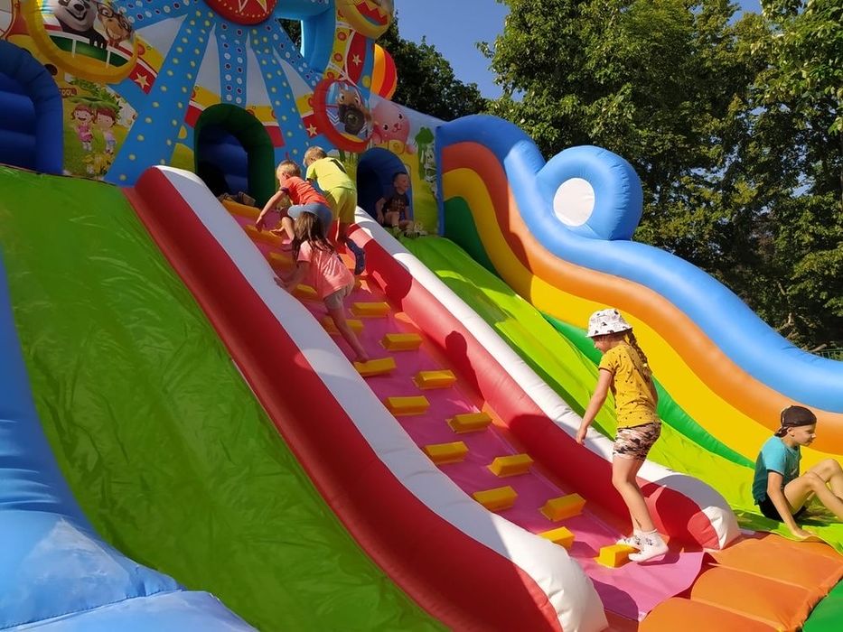 Atrakcje na imprezy – EUROBUNGEE, tor przeszkód, dart gigant, dmuchańce