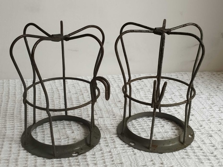 Oprawki metalowe zabezpieczające do lampy