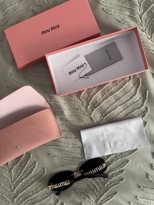 Oculos MiuMiu com acessórios