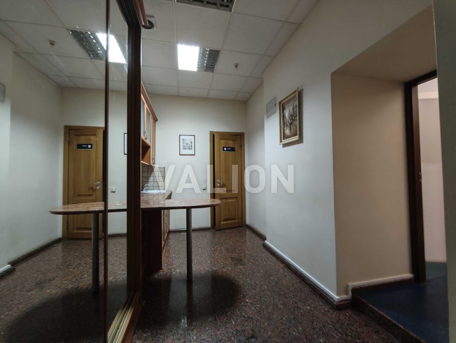 Продаж приміщення з окремим входом вул.Велика Житомирська 29-Б