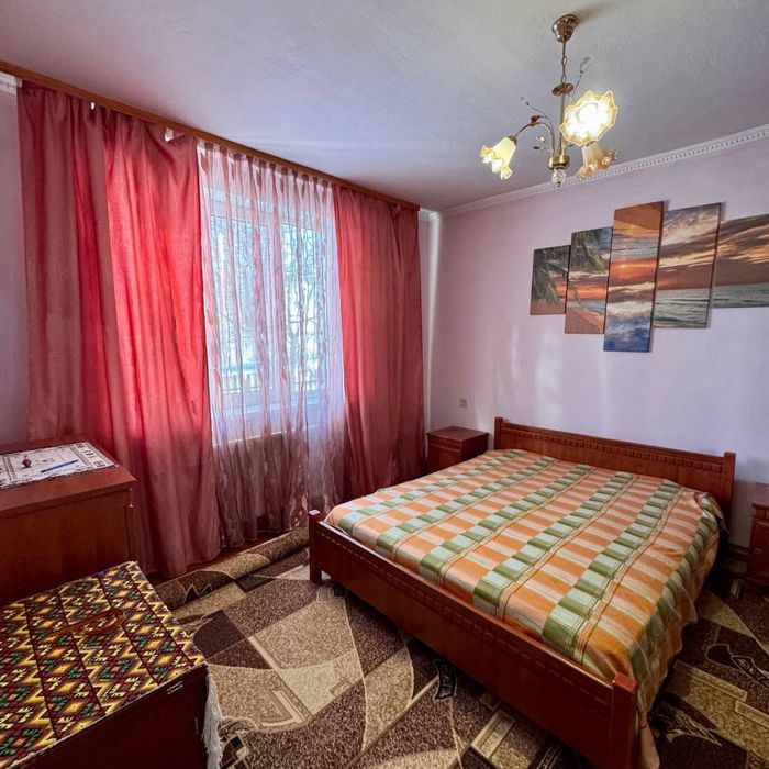 Продаж двох цегляних будинків із санвузлом 168м2 + 61сот землі