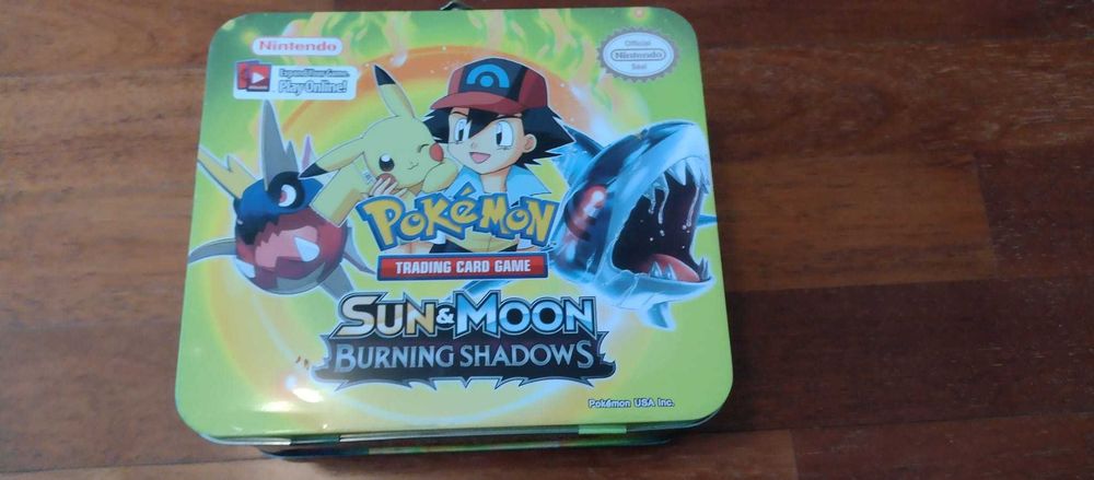 Metalowa walizeczka z pokemonami.