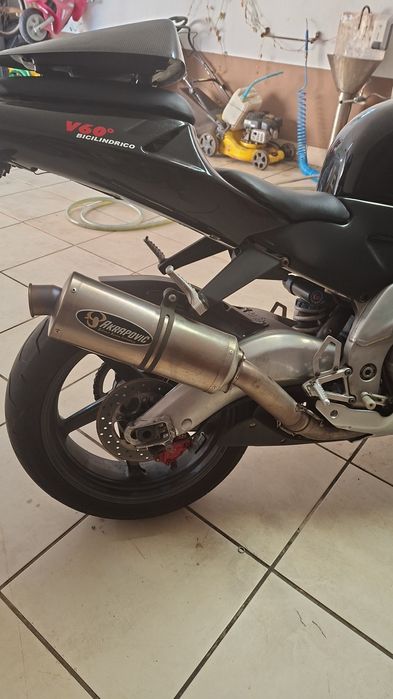 Aprilia rsv 1000