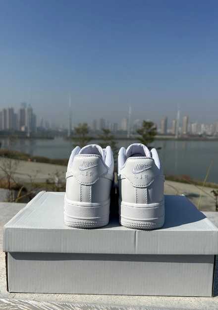 Tênis Nike branco, tamanho 37