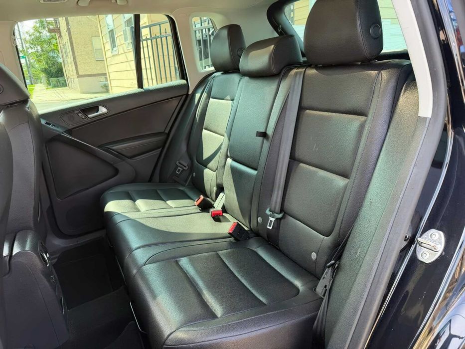 Volkswagen Tiguan      2016