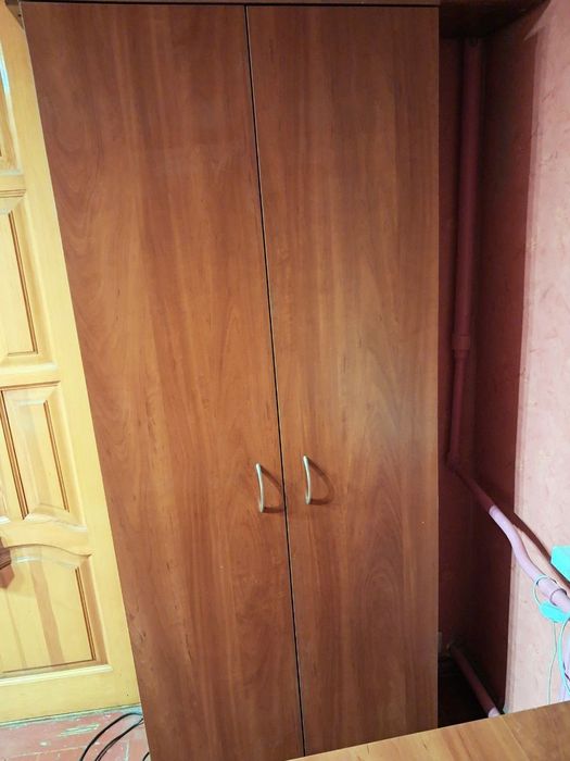 Меблі в кімнату, ліжко, шафа, стіл, тумба