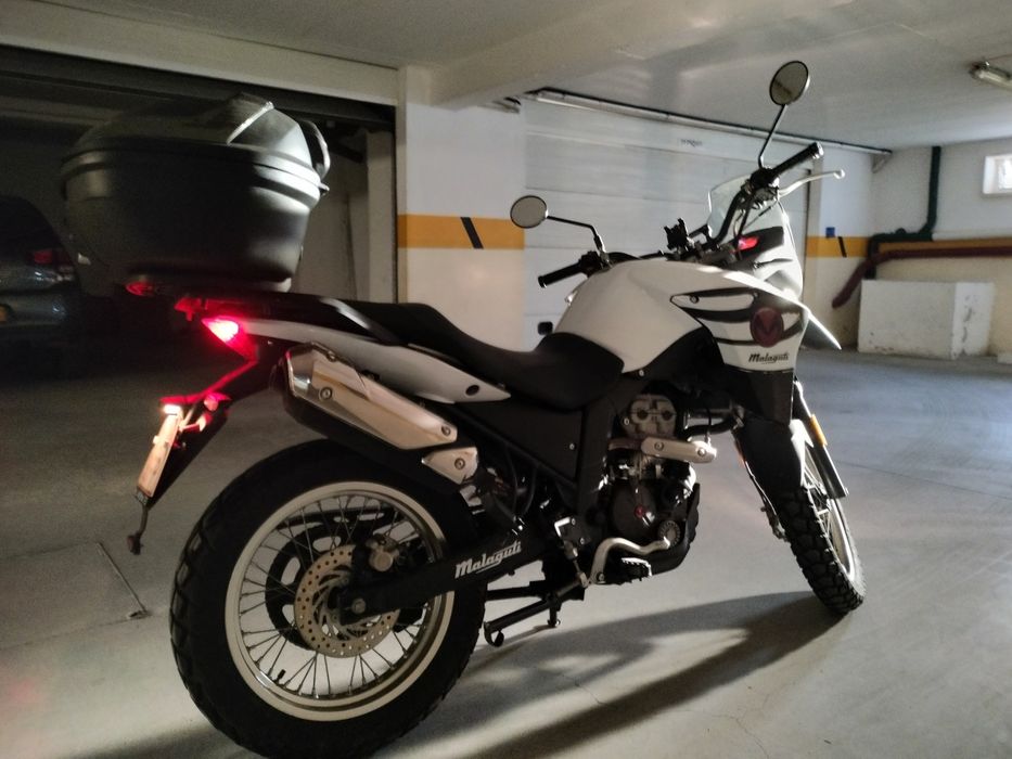 Malaguti Dune 125 + mala Givi Blade com almofada + suporte para telemóvel SP Connect + alarme de disco Auvray