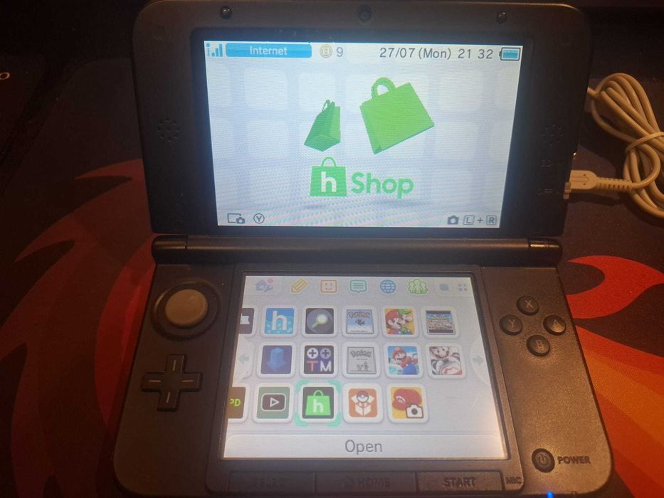 (preços em separado na descrição) Bundle Nintendo 3DS XL cinzenta modificada 64 GB + Nintendo 2DS preta e azul modificada 64 GB