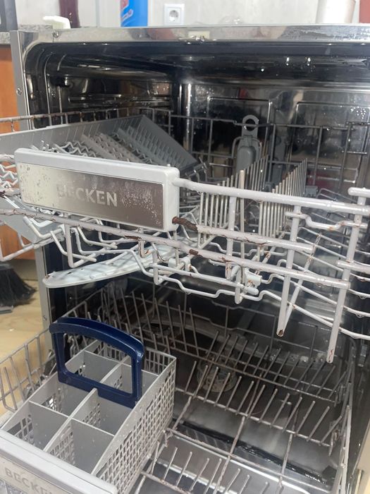 Máquina de Lavar Loiça BECKEN Inox – 100% Funcional