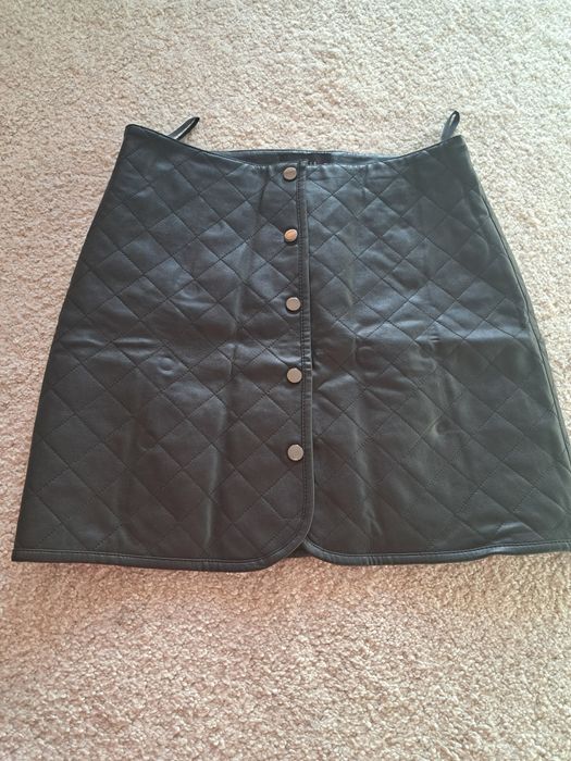 Spódnica czarna skórzana pikowana zatrzaski Mohito 38 rezerwacja