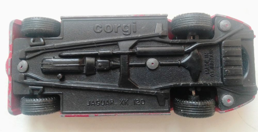 Corgi Jaguar XK 120 para recuperar ou peças.