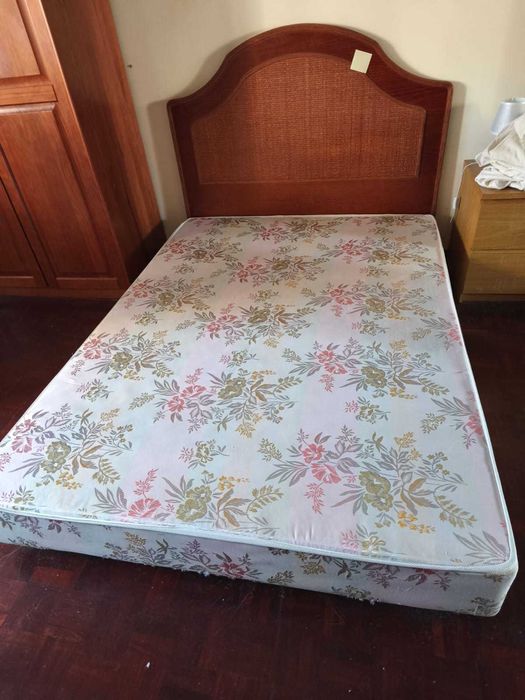 Sommier com cabeceira