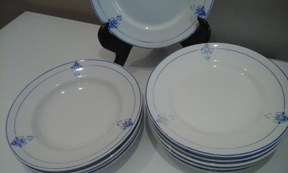 Conjunto de pratos antigos429812054974146564