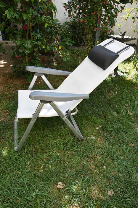Cadeira espreguiçadeira alumínio branca