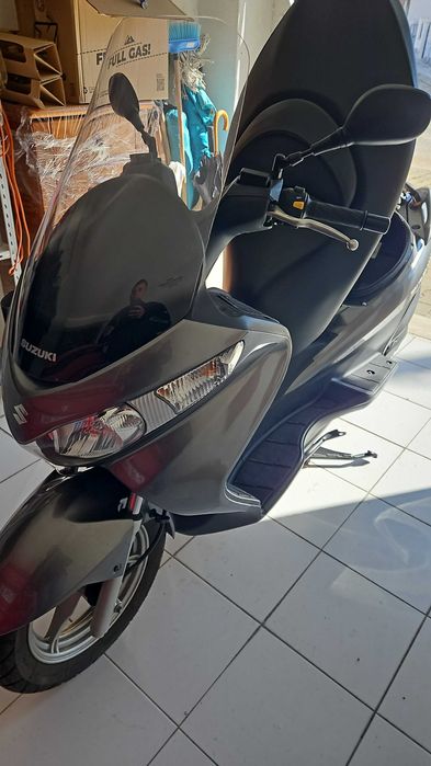 Suzuki Burgman 125 – Excelente para Cidade & Muito Confortável