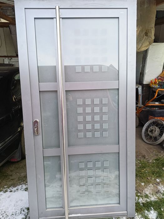 Drzwi zewnętrzne super stan.