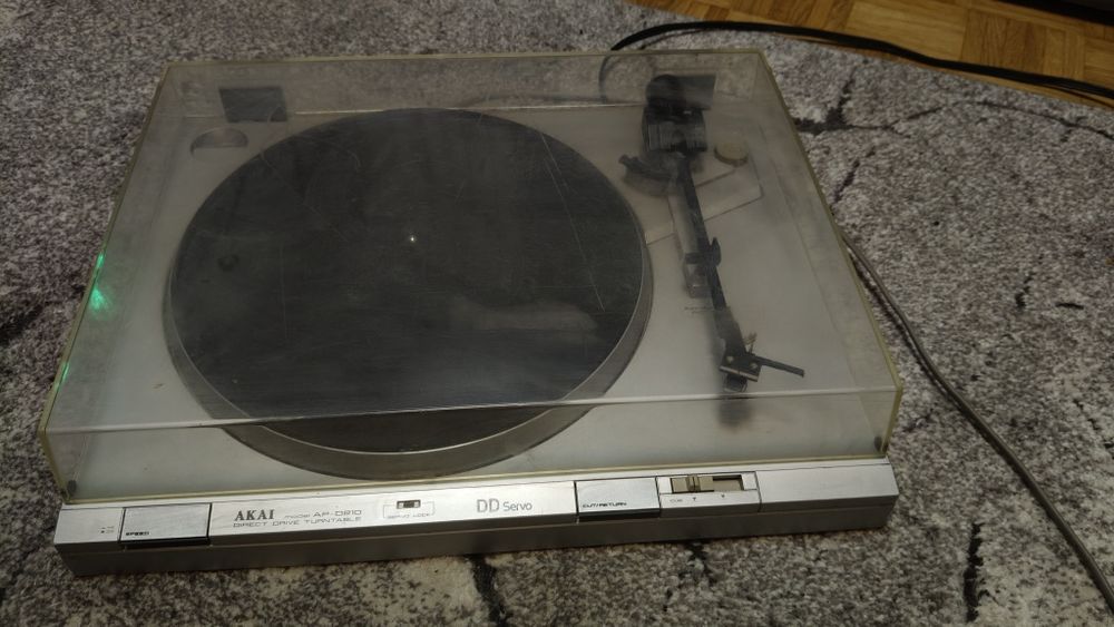 Gramofon AKAI AP-D210