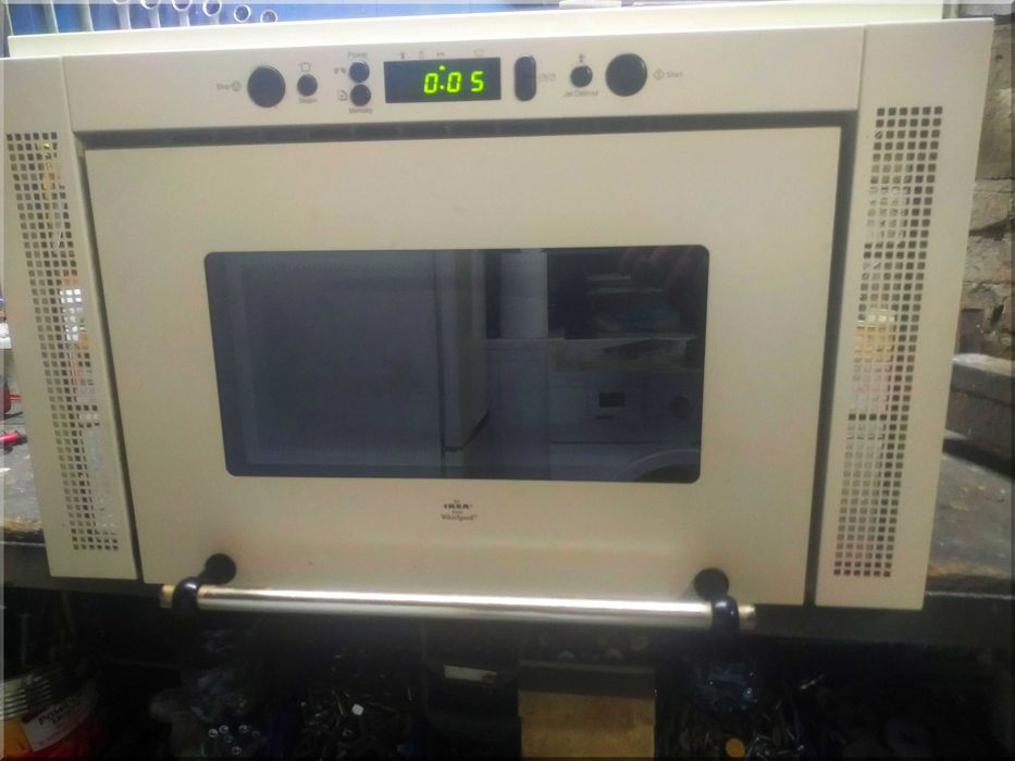 Kuchenka Mikrofalowa Whirlpool pod zabudowę w bardzo dobrym stanie.