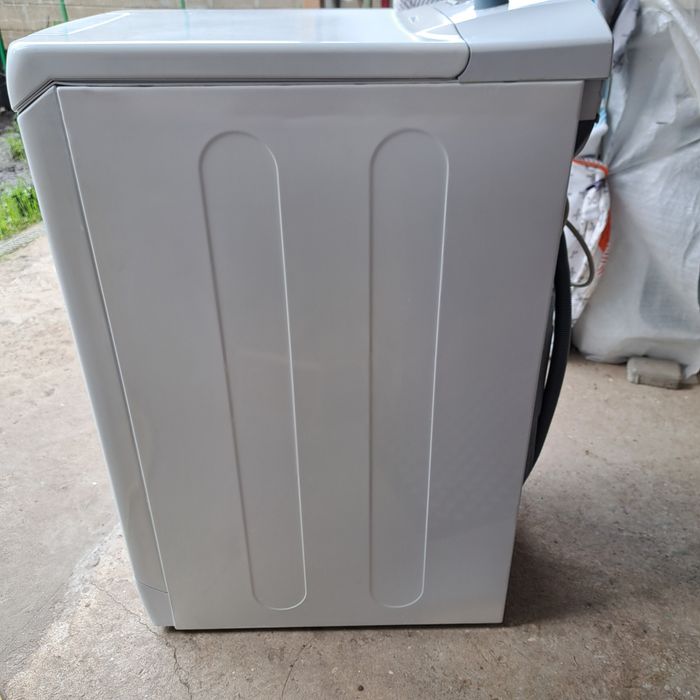 Продам стиральную машину Ariston AVTF 104