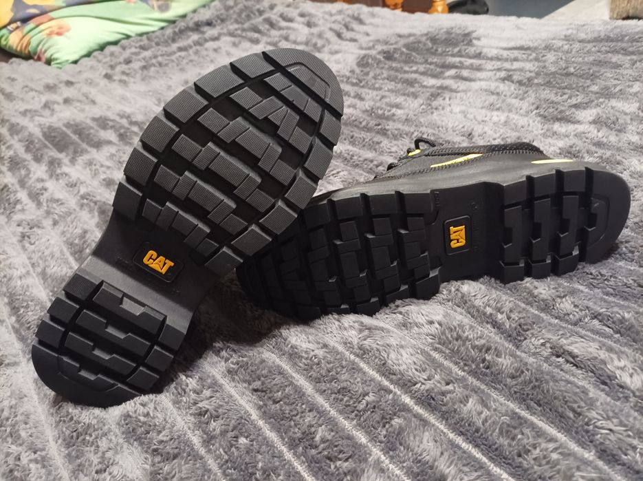 Продам кросівки CATERPILLAR