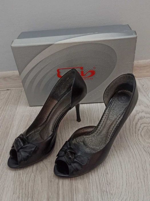 Buty na obcasie Emis