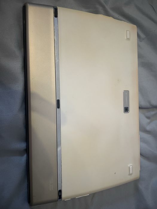 Планшет ASUS Eee Pad Slider SL101 — тільки планшет, без комплекту