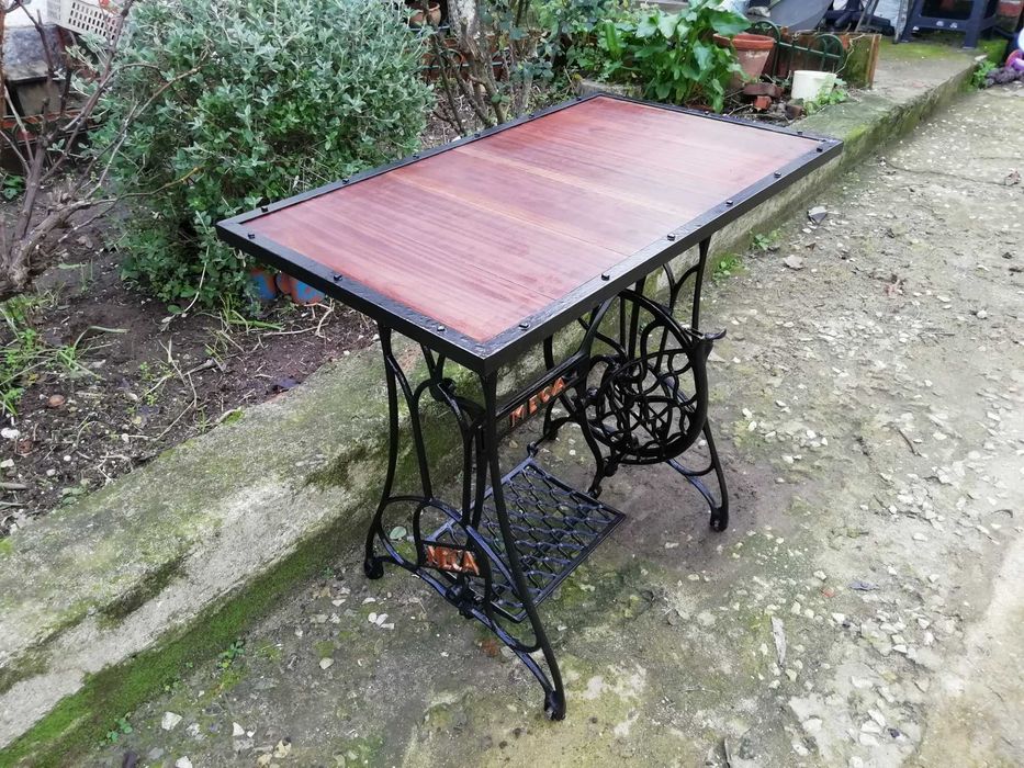 Mesa pés de costura