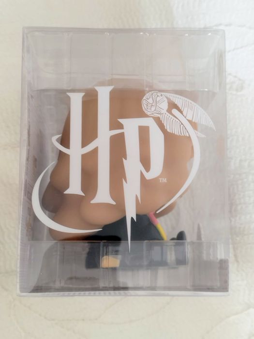 Harry Potter Hermione a  figura é da marca Plastoy, conhecida pelas su