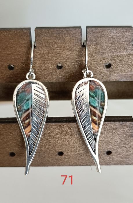 Brincos novos diversos