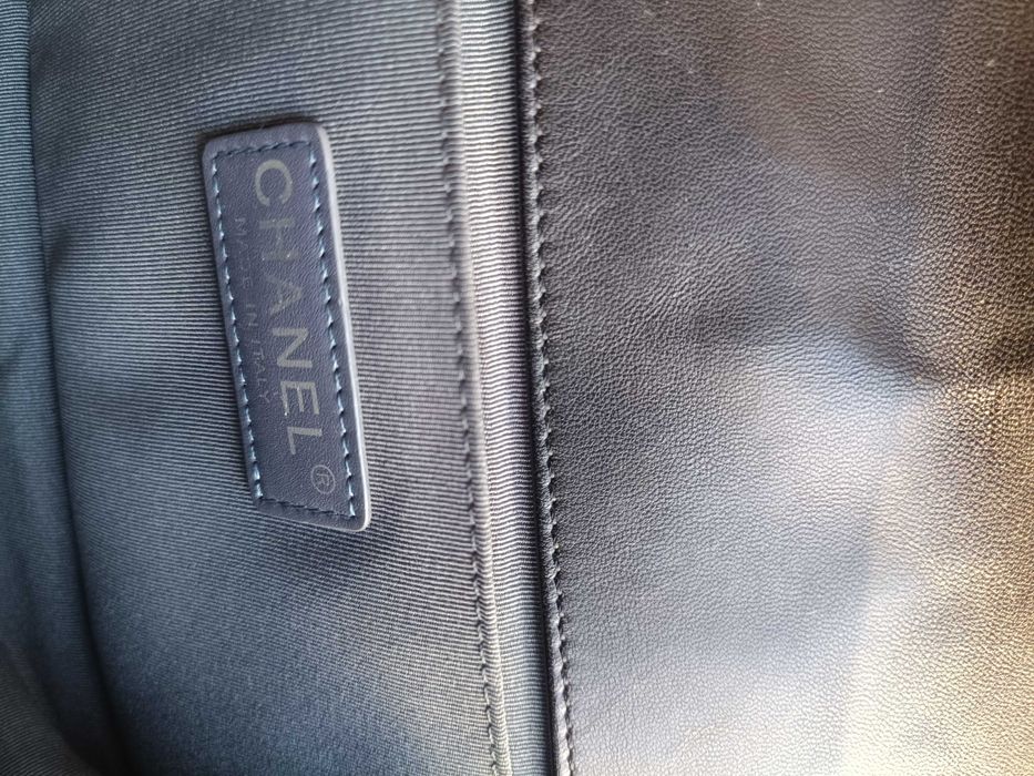 Chanel boy bag black