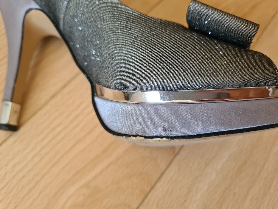 Sapatos de salto alto