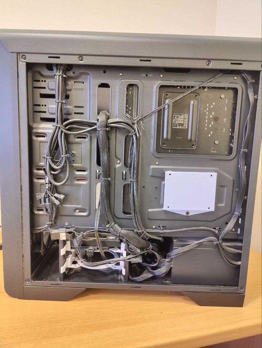 PC Gaming(AMD Ryzen 5 2600, RX 580 8GB, 16gb RAM, 500 GB SSD, 1TB HDD)