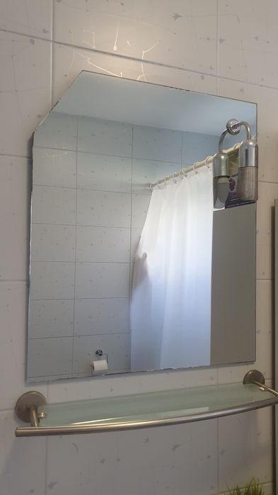 Lustro łazienkowe z półka z oświetleniem