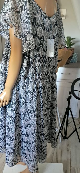 Sukienka w zygzaki plus size