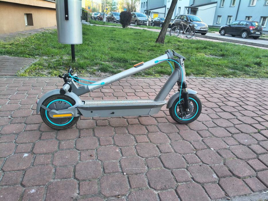 Hulajnoga elektryczna MOTUS SCOOTY 10" PLUS