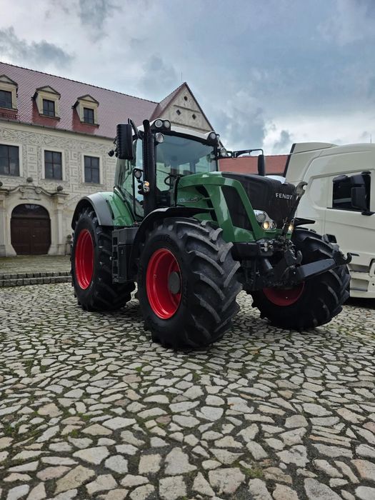 Fendt 826 Vario Profi Plus  Fendt 826 Vario ProfiPlus–260 KM | RTK 2 cm | 57 km/h | 524 bary