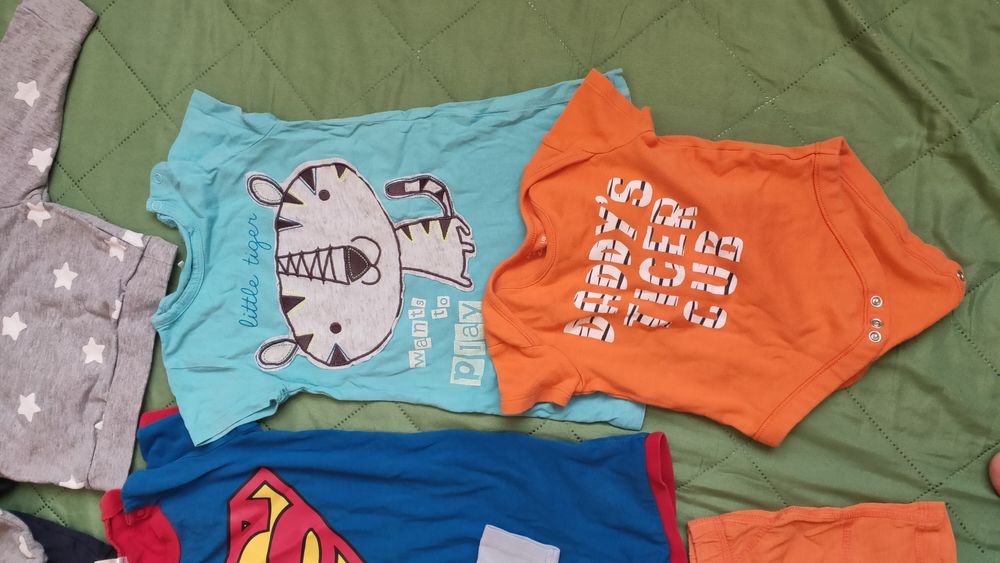 Paka ubrań w rozmiarze 74 body bluzy rampersy Superman