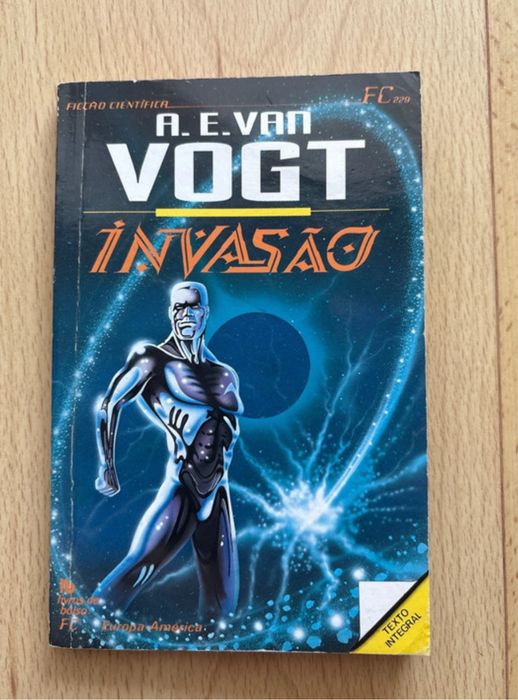 Livro “Invasão” de A.E. Van Vogt