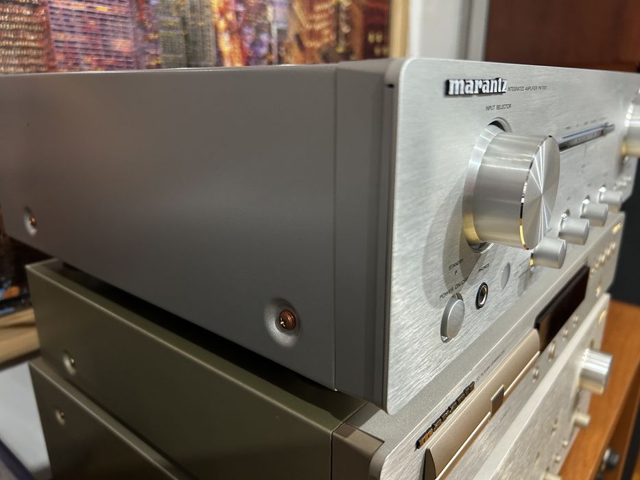 Amplificador Marantz PM 7001 Ki Signature com comando.